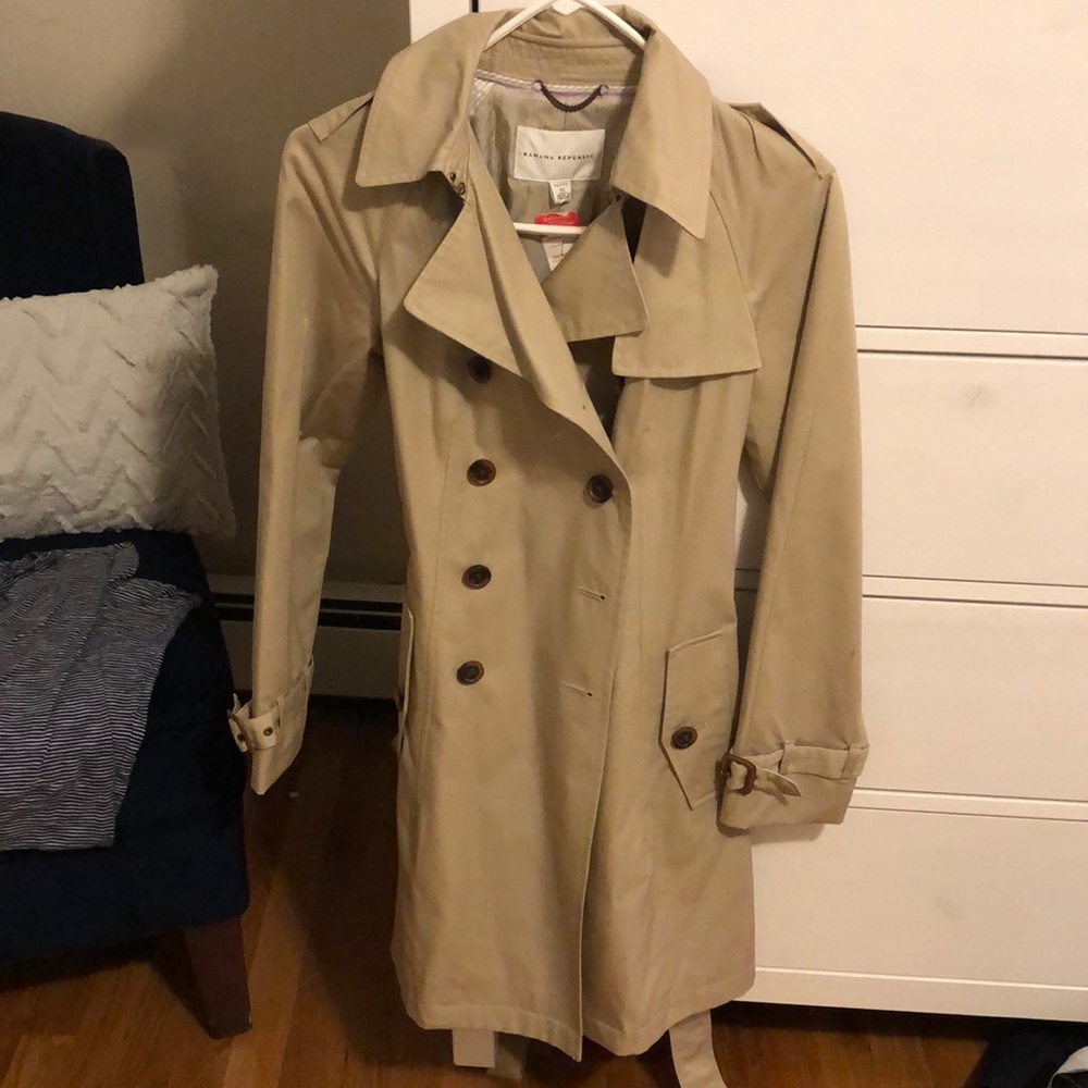 Tan trench coat- small spot XS petite